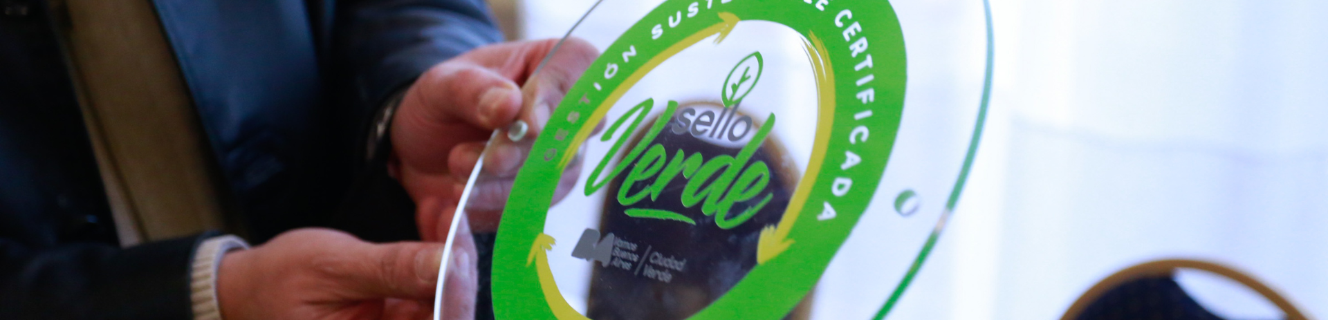 Encabezado: Sello verde